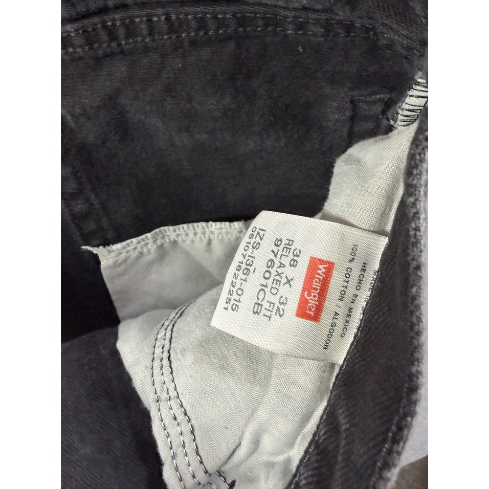 Wrangler Relaxed Fit Jeans Mens 38x32 Black Faded Denim 97601CB Cotton Pants - Picture 4 of 6